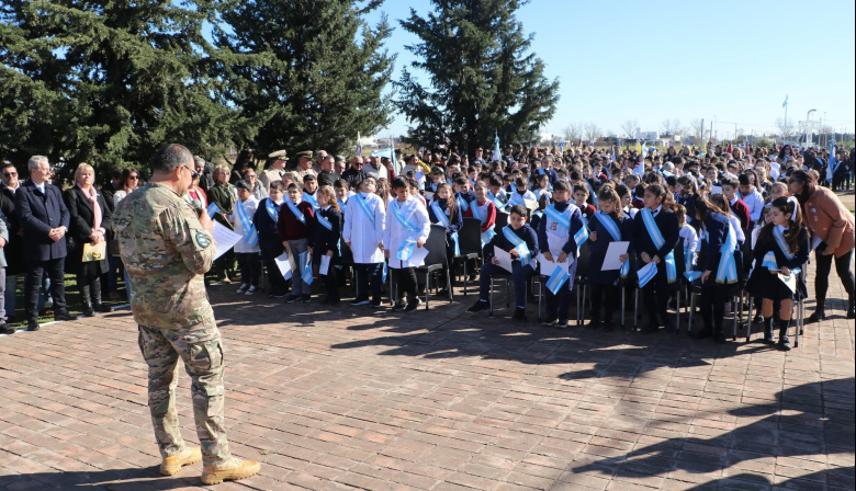 Alumnos de Arroyo Seco prometerán lealtad a la Bandera en la plaza Malvinas Argentinas