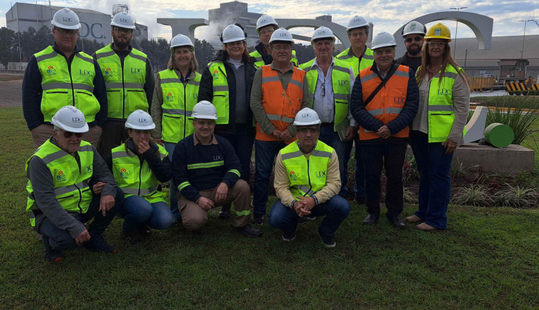 Miembros del INTA Oliveros visitaron la planta de Louis Dreyfus en Timbúes