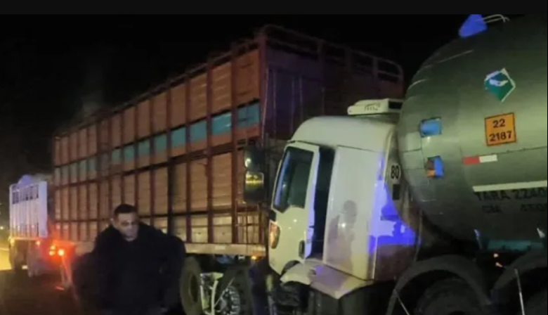 Dos camiones chocaron sobre la ruta A012