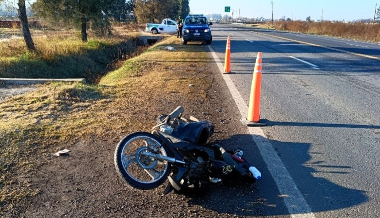Un motociclista chocó contra un perro en la ruta 21 y está grave