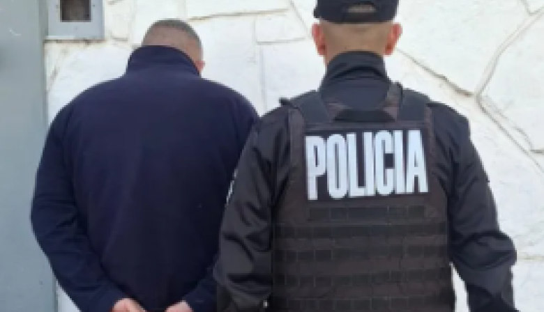 Lo buscaban desde 2019 y apareció en Arroyo Seco tras amenazar a su expareja