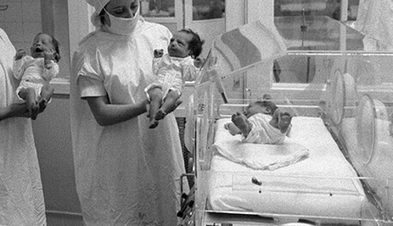 "Separaba bebés de sus madres biológicas y los entregaba por dinero"