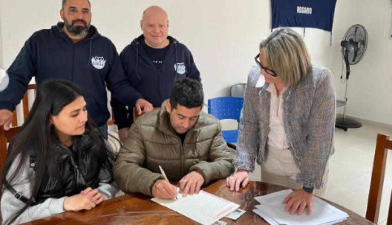 Se firmaron las primeras escrituras de los terrenos del barrio aceitero