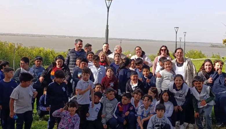 Alumnos de la Escuela N°6036 celebraron la Primavera recorriendo la ciudad