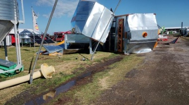 El temporal arrasó con las instalaciones de la Expo Agro en San Nicolás