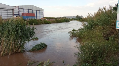 Hay algunas familias evacuadas y preparan el Complejo Los Tiburones para recibir más personas