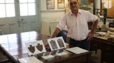 Gerardo Elisei donó dos medallas centenarias al Museo de la Ciudad