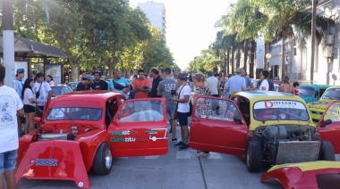 Casi cien Fiat 600 de todo el país participan de una exhibición en Arroyo Seco