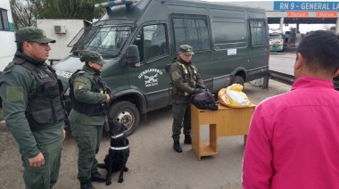 Gendarmes hallan un bolso con más de 10 kilos de cocaína en el peaje de General Lagos