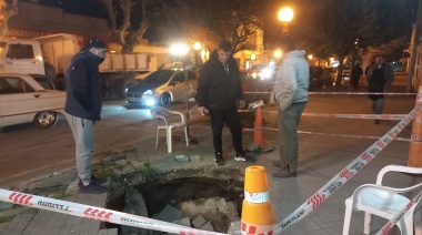 Se hundió una vereda en pleno centro