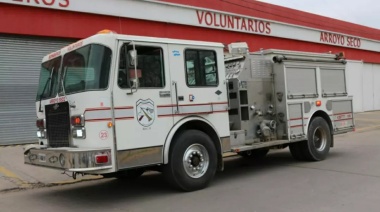 Bomberos Voluntarios de Arroyo Seco recuperó un autobomba que estaba fuera de servicio