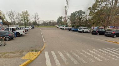 Robaron un auto que estaba estacionado frente al supermercado