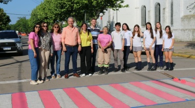 Pintada de sendas peatonales junto a escuelas secundarias