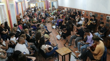 El Taller de Guitarra del profesor Eduardo Sánchez cerró el año con un emocionante espectáculo