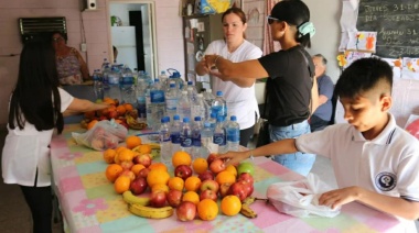 Alumnos de la escuela "Santa Lucía" distribuyeron alimentos saludables en el espacio “Copa de Leche”