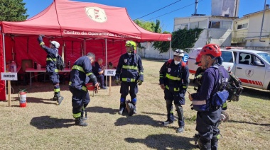 Intensa labor de los brigadistas santafesinos en la tragedia del hotel de Villa Gesell