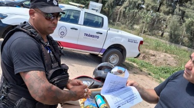 La policía continúa decomisando artículos de pirotecnia en controles de tránsito