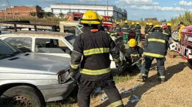 Bomberos se capacitan en rescate vehicular