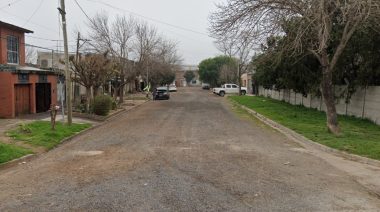 Robó en un comercio simulando tener un arma