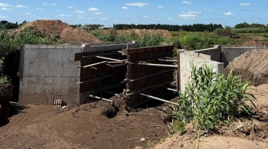 Tonelli recorrió las obras en el puente del Savoca sobre calle General López