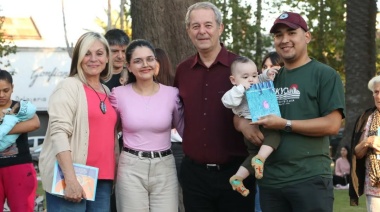 Más niños nacidos en Arroyo Seco recibieron un libro de cuentos