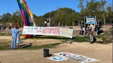 Kayakistas iniciaron una remada colectiva en defensa de los ríos