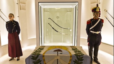El sable corvo de San Martín podría pasar a manos de Granaderos