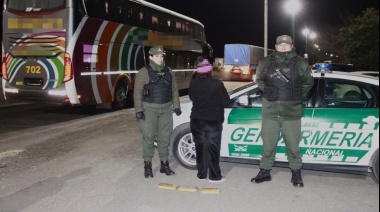 Detuvieron en la autopista a una mujer que viajaba con cocaína adosada a su cuerpo