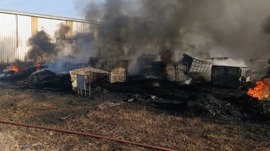 El incendio en la recicladora de cubiertas se habría iniciado en una máquina