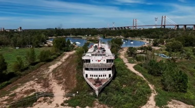 ¿Sabías que en un camping de Zárate hay un crucero encallado que se alquila para eventos?