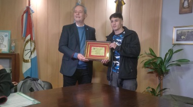Mirco Cuello volvió con el cinturón mundial y fue declarado Ciudadano Ilustre