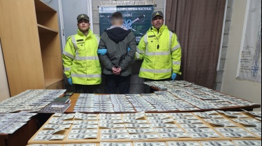 Un pasajero viajaba con 49.500 dólares en un ómnibus hacia Rosario