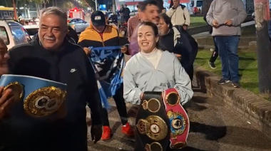 Evelin Bermudez fue recibida por una caravana en Villa Gobernador Gálvez
