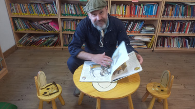 Decur presenta su libro “Cuando levantás la mirada” en la Biblio