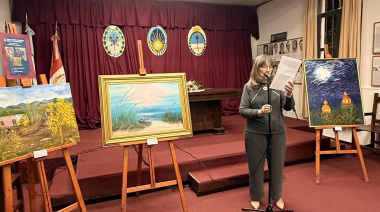 María Elena Suárez expone sus obras en el Concejo Municipal