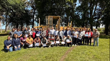 Maquinistas y mecánicos municipales se capacitaron en Operación de Motoniveladoras