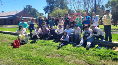 Estudiantes de la Escuela Especial N° 2055 celebraron la primavera en el Paseo Pedro Spina