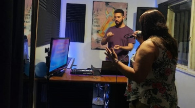 Adrián Abramor brinda clases de canto en Rosario y Arroyo Seco: técnica, emoción y disfrute en cada encuentro
