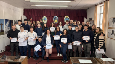 Más de 20 estudiantes que fueron“Concejal por un día” recibieron diplomas