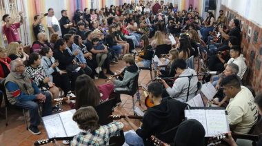 Multitudinaria muestra del Taller de Guitarra del profesor Eduardo Sánchez