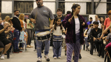 El público acompañó el cierre de los talleres de Danzas, Urbano y Murga en Los Tiburones