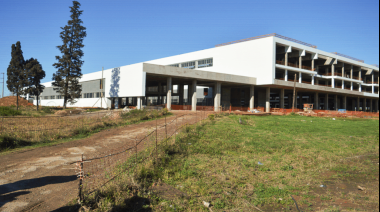 Hospital Regional Sur: Pullaro prometió tenerlo "prácticamente terminado" para el final de su mandato