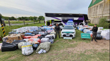 Gendarmería secuestró un colectivo cargado con mercadería de contrabando