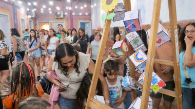 Alumnos del Taller de Dibujo cerraron el año con una colorida muestra