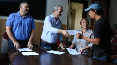 43 pescadores locales recibieron sus licencias para trabajar