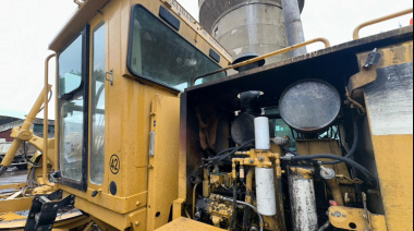 Investigan el incendio de una motoniveladora dentro del corralón