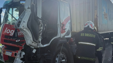 Choque en la autopista:  El camionero fue trasladado al Heca en helicóptero