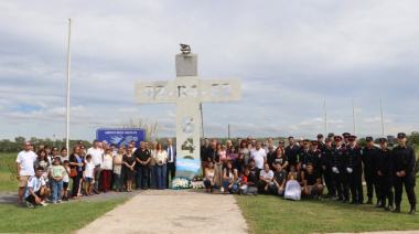 2 de abril: Colocaron ofrendas florales en el Monumento a los Caídos