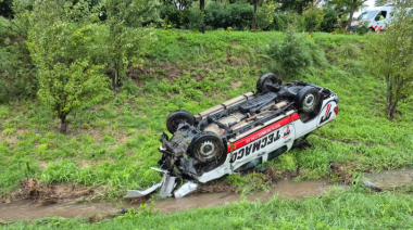 Impactante vuelco en la autopista