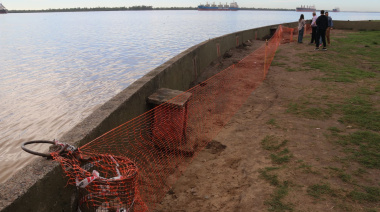El murallón del puerto está cediendo y piden respetar la señalización preventiva